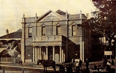 Horse outside of the Town Hall and Council Chambers for Vaucluse Council, Watsons Bay, 1910. Woollahra Libraries Digital Archive, pf004083.