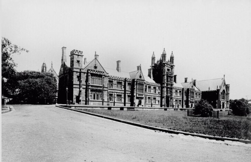 LW-11-Great-Hall-and-north-range-1910s-Courtesy-of-the-University-of-Sydney-Archives-REF-00053603.jpg