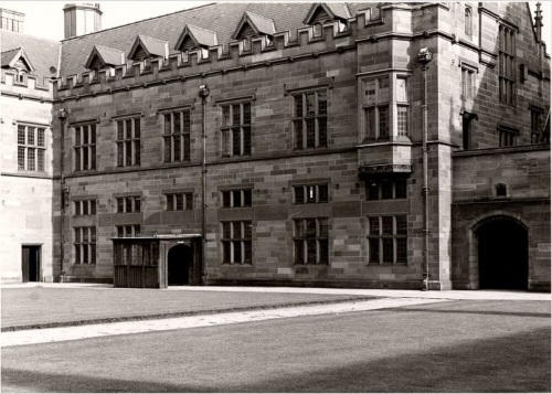 LW 17 The administration building from the Quadrangle_ photographed in the 1960s Courtesy of the University of Sydney Archives REF-00046357.jpg