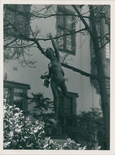 LW 21 Alternative Bronze statue in Vice Chancellor_s garden 1953 Courtesy of the University of Sydney Archives REF-00076844.jpg