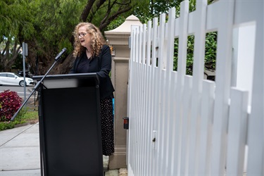 Guest speaker Dr Deborah Beck OAM representing the National Art School.