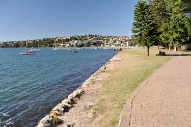 Lyne Park with an ocean view